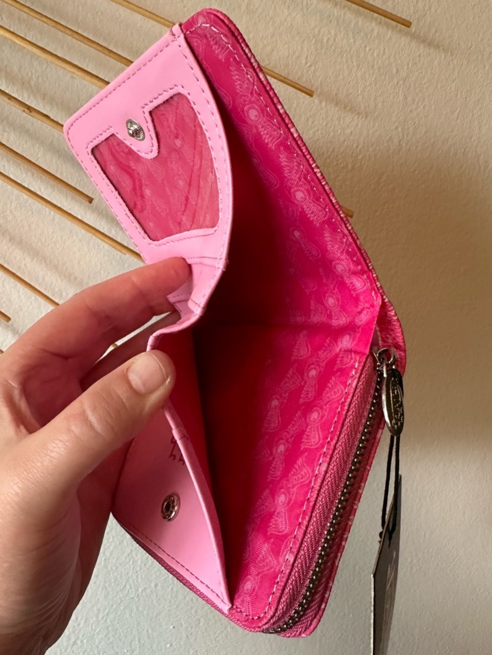 Von Dutch Pink Logo Zip-Around Wallet with White Logos Faux Leather NWT - Picture 5 of 6